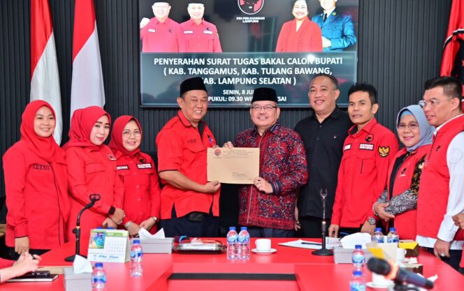 
 Nanang Terima Surat Tugas dari PDIP