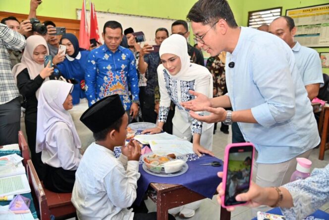 
 Murid SDN 1 Sidorejo Antusias Makan Bergizi Gratis Program Presiden Prabowo